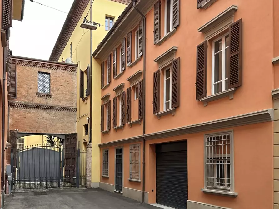 Immagine 5 di Appartamento in vendita  in Vicolo Carega, 3 a Bologna