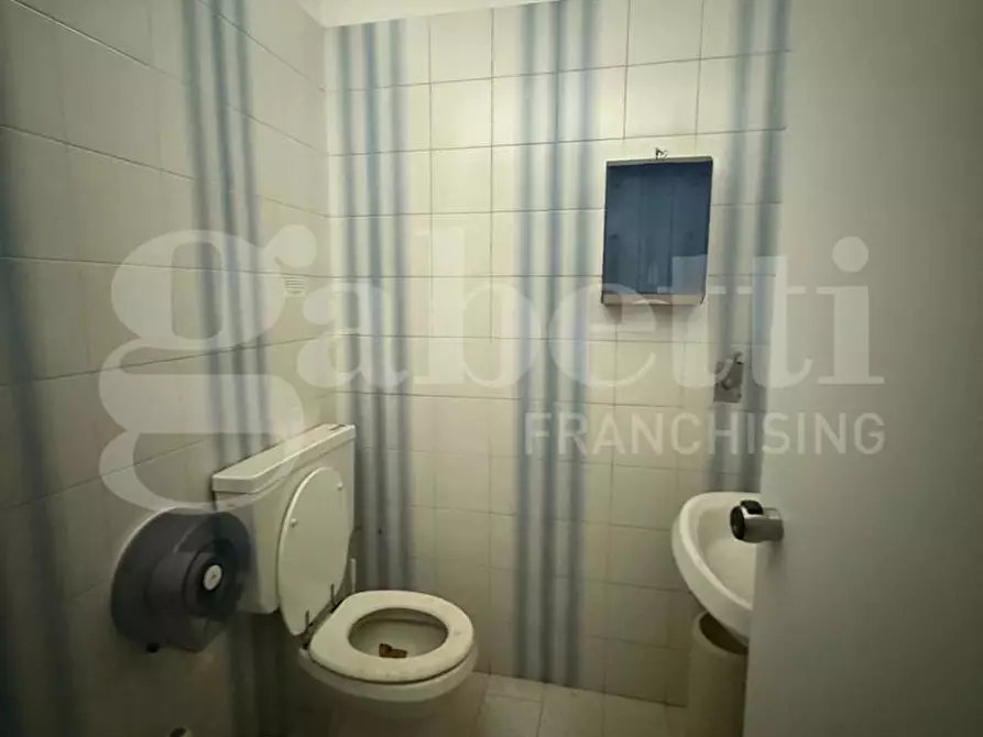 Immagine 16 di Negozio in vendita  in Via LAMA, 23 a Rieti