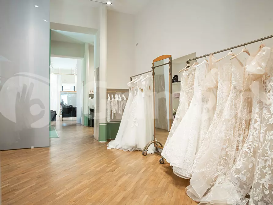 Immagine 16 di Negozio in vendita  in Piazza Annunziata, 12 a Marigliano