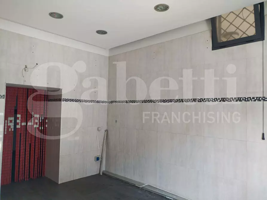 Immagine 4 di Negozio in affitto  in Via Giovanni XXIII a Frattaminore
