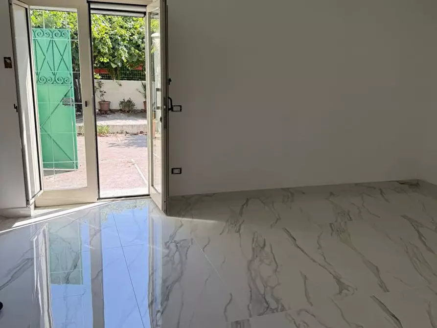 Immagine 2 di Ufficio in affitto  in Via Nazionale, 999 a Torre Del Greco