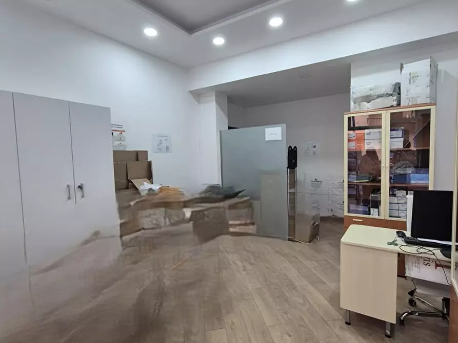 Immagine 3 di Negozio in affitto  in Via Fusco, 19 a Torre Annunziata