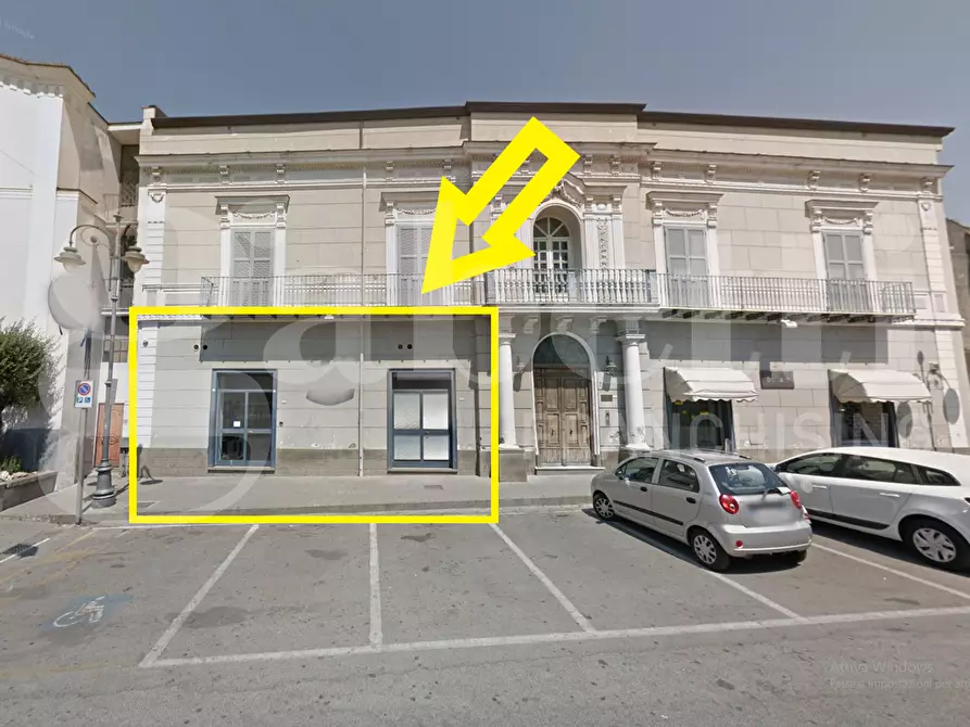 Immagine 1 di Negozio in affitto  in Piazza Umberto I, 3 a Frattaminore
