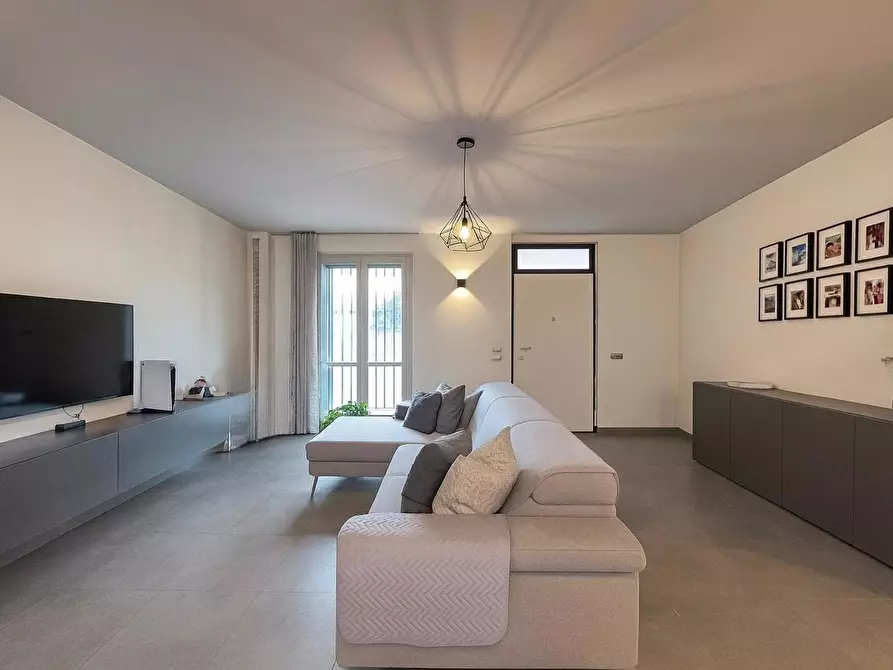 Immagine 4 di Casa trifamiliare in vendita  in Via del brolo, snc a Cazzago San Martino