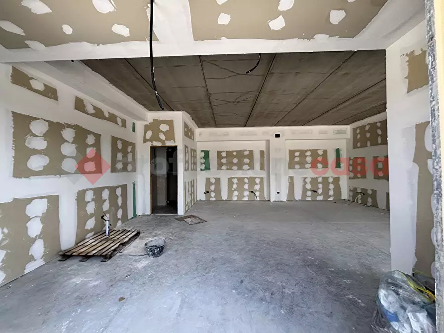 Immagine 10 di Negozio in vendita  in Via la stazza, 1 a Alatri