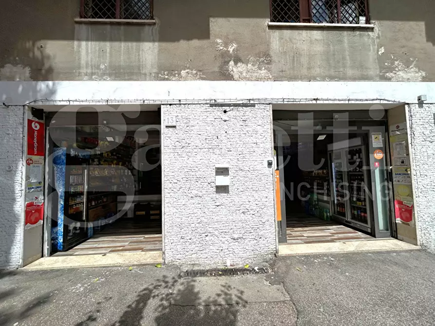 Immagine 3 di Attività commerciale in vendita  in Via Fonte Buono, 13/15 a Roma