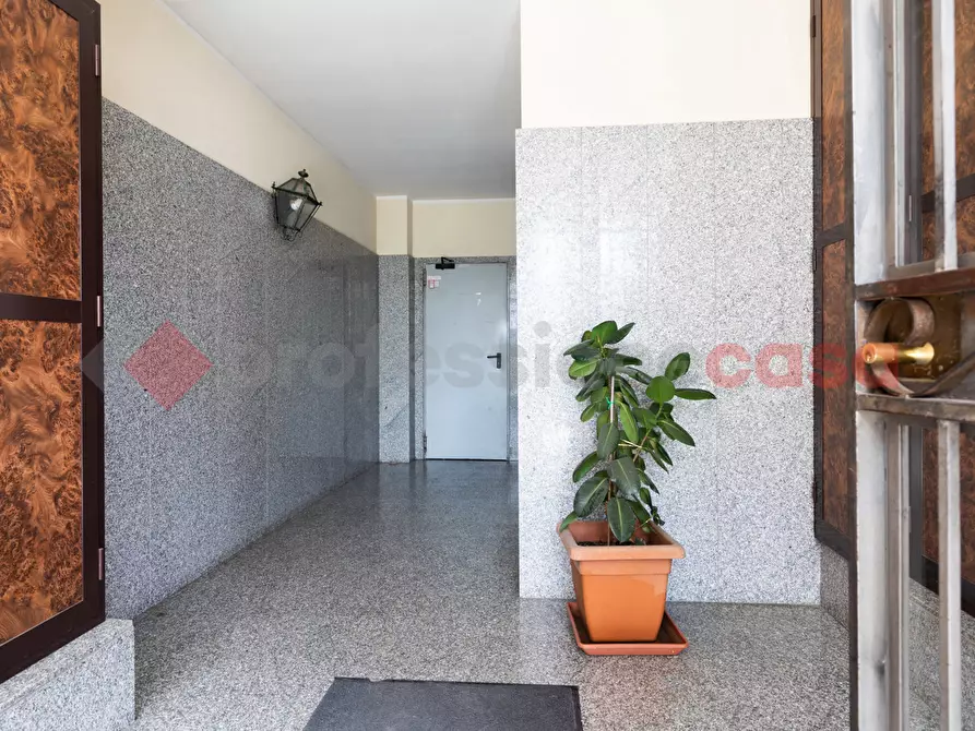 Immagine 3 di Appartamento in vendita  in Viale Francesco Caltagirone a Roma
