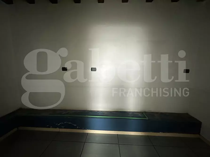 Immagine 15 di Attività commerciale in affitto  in Via Roma, 20 a Albese Con Cassano