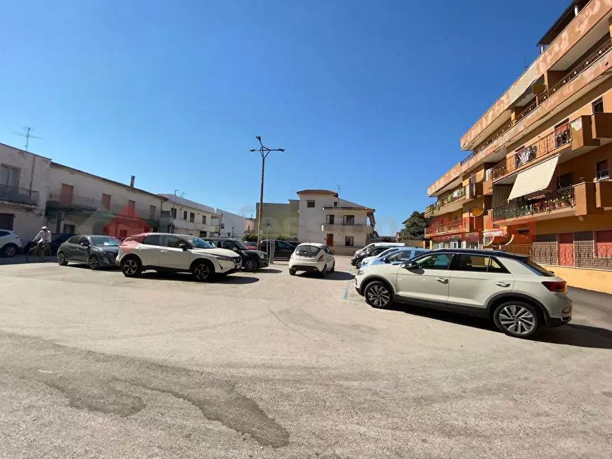 Immagine 21 di Negozio in affitto  in Piazza Bergamo, 22 a Mondragone