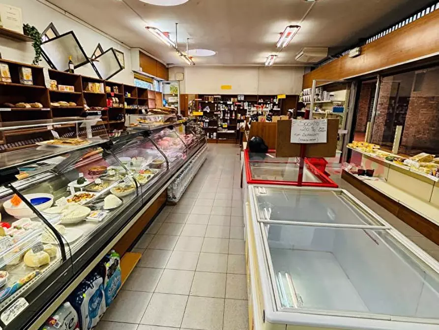 Immagine 8 di Negozio in vendita  in Via TORCICODA a Firenze