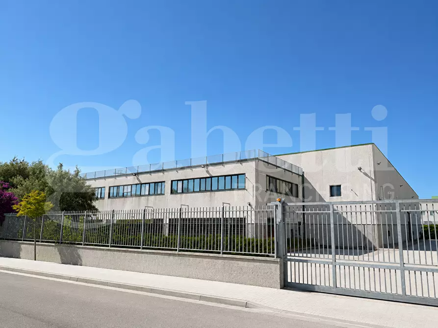 Immagine 1 di Capannone industriale in affitto  in Via Meucci a Marcianise