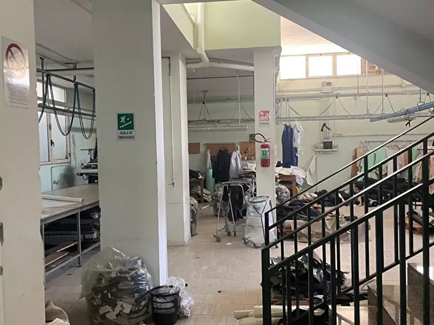 Immagine 1 di Laboratorio in vendita  in Via Cicerone, 5 a Succivo