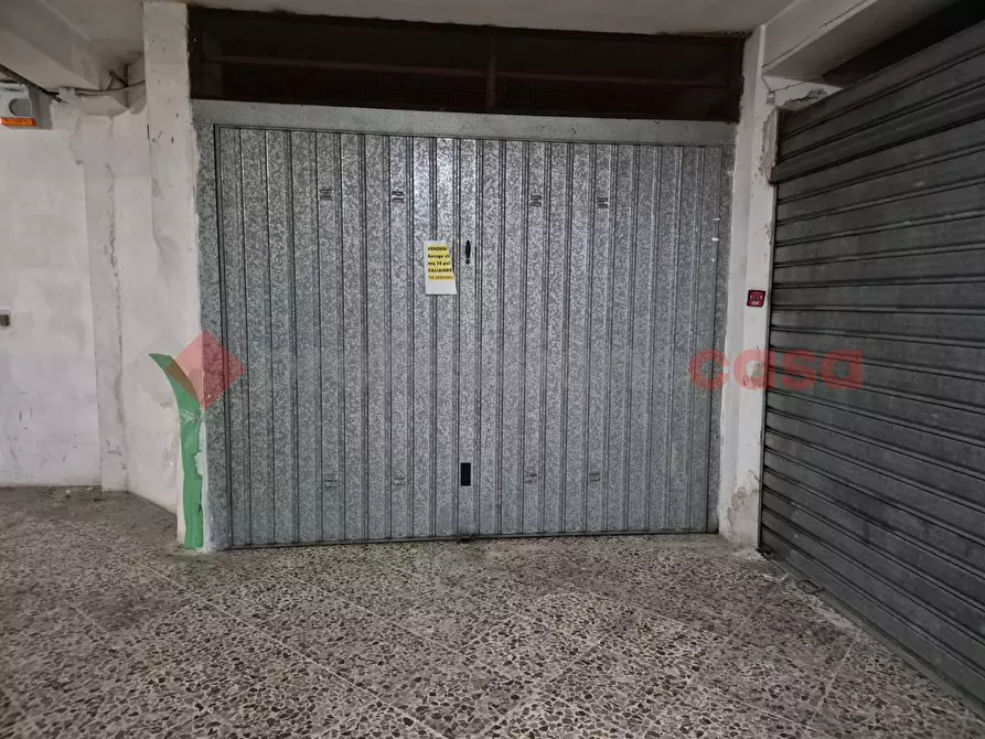 Immagine 3 di Box auto in vendita  in Viale FRANCIA, 49 a Brindisi