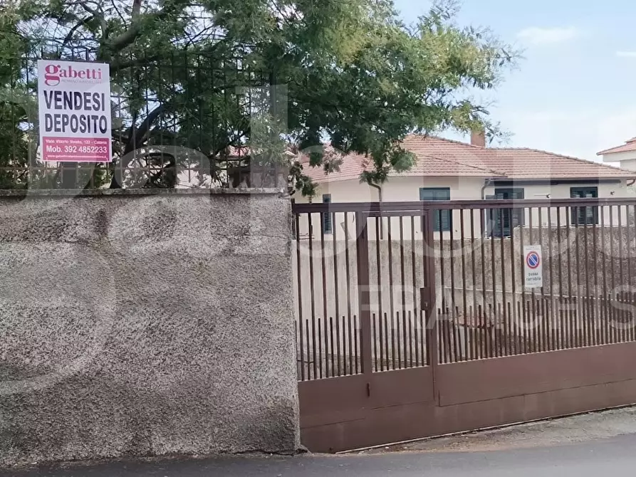 Immagine 1 di Magazzino in vendita  in Via Giacomo Leopardo, 21 a Gravina Di Catania