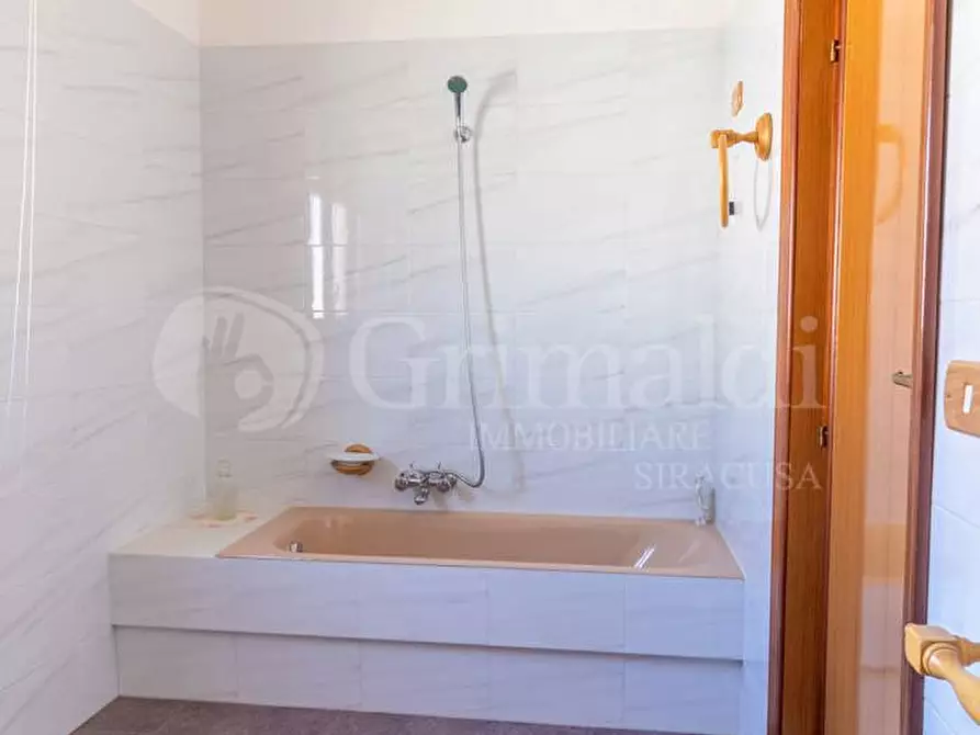 Immagine 13 di Casa indipendente in vendita  in Via Peschiera a Avola