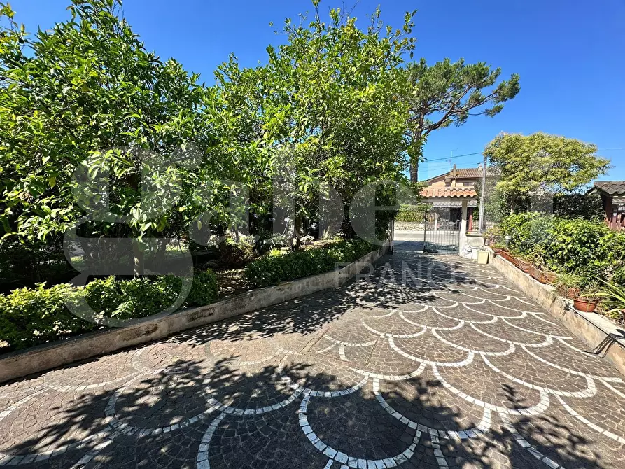 Immagine 4 di Villa in vendita  in Via dora baltea, 105 a Ardea