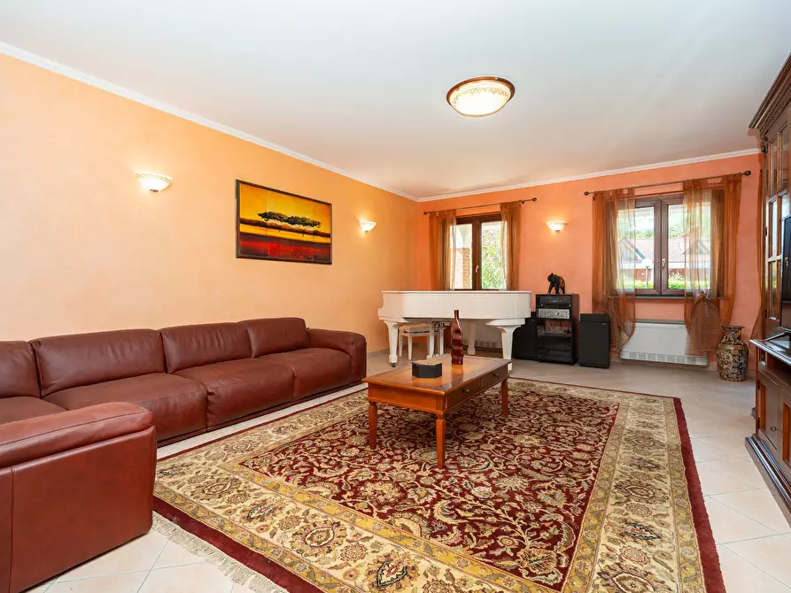 Immagine 5 di Villa in vendita  in Viale Veneto a Orbassano