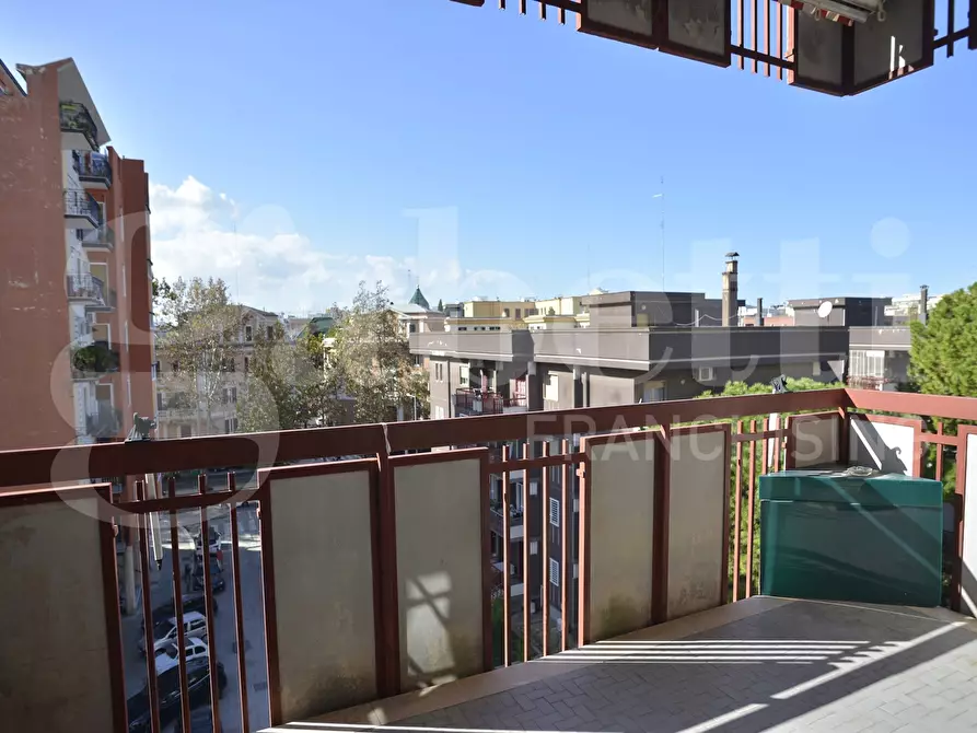 Immagine 8 di Appartamento in vendita  in Viale delle Repubblica, 60 a Bari