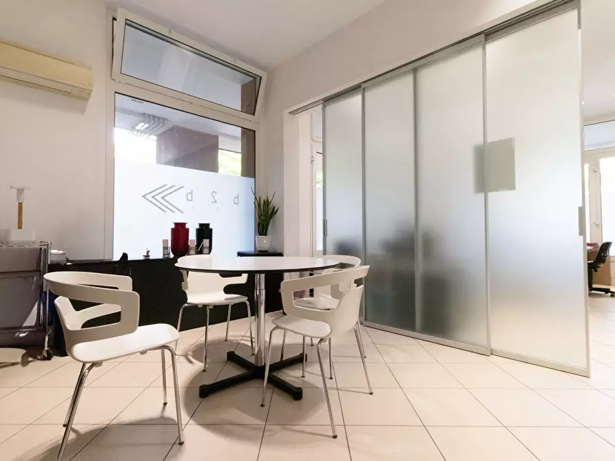 Immagine 5 di Negozio in vendita  in Via della Pietra, 10/A a Bologna