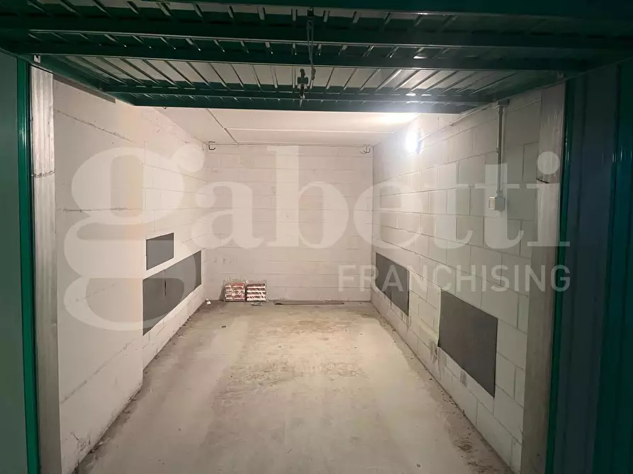 Immagine 4 di Box auto in affitto  in Piazzale ARDUINO, 9 a Milano