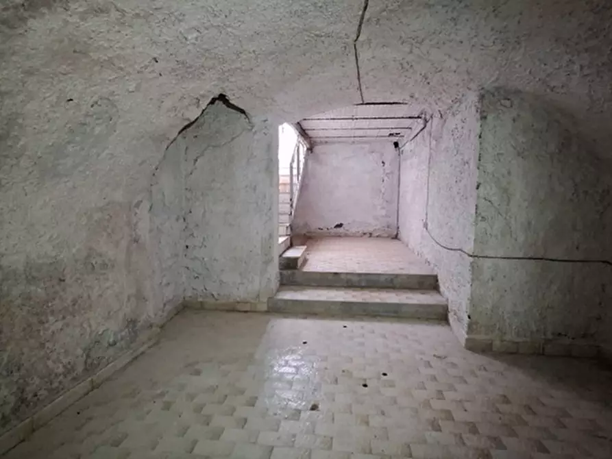 Immagine 10 di Negozio in affitto  in Via Concezio Muzii a Napoli