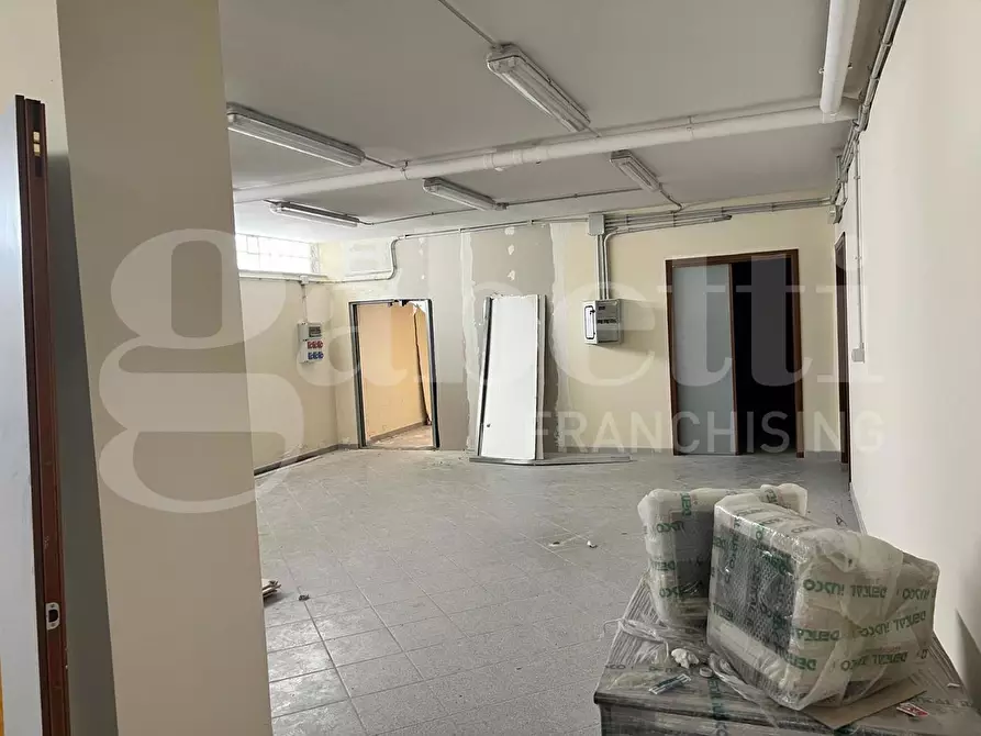 Immagine 6 di Magazzino in vendita  in Via MONSIGNOR OLINDO RUGGIERI, 34 a Martina Franca
