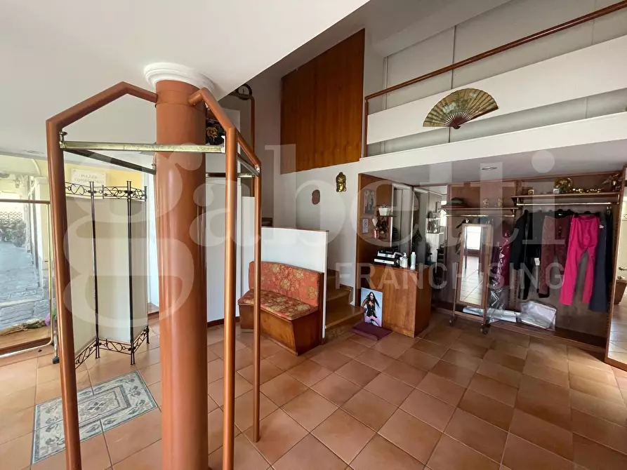 Immagine 7 di Negozio in vendita  in Piazza Traniello, 27 a Gaeta