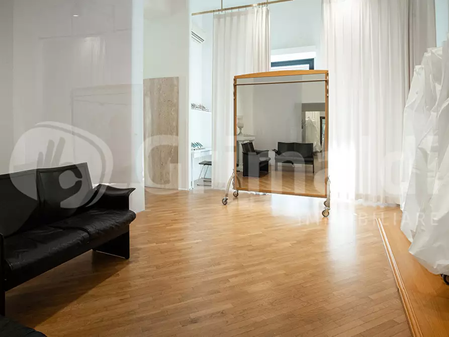 Immagine 3 di Negozio in vendita  in Piazza Annunziata, 12 a Marigliano