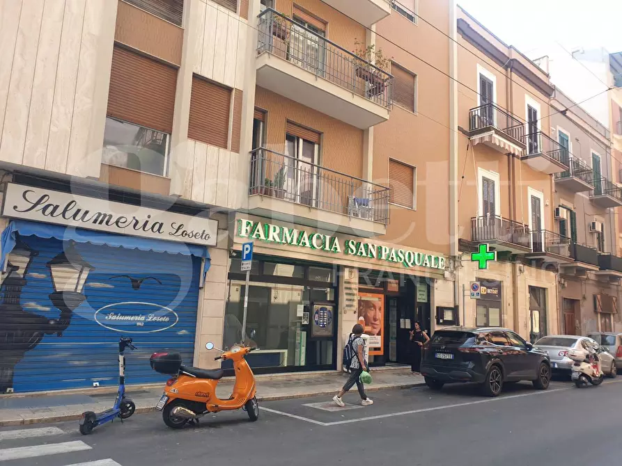 Immagine 1 di Negozio in vendita  in Via DEI MILLE, 131 a Bari