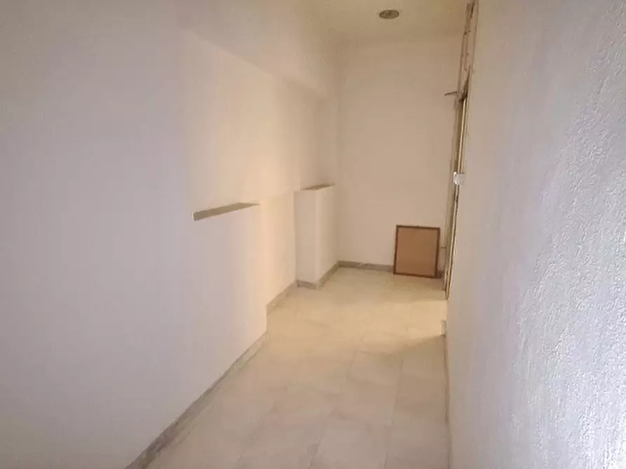 Immagine 2 di Magazzino in affitto  in Corso Umberto I a Napoli