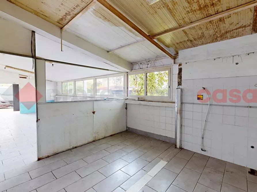 Immagine 5 di Negozio in vendita  in Via della Casetta Mattei a Roma