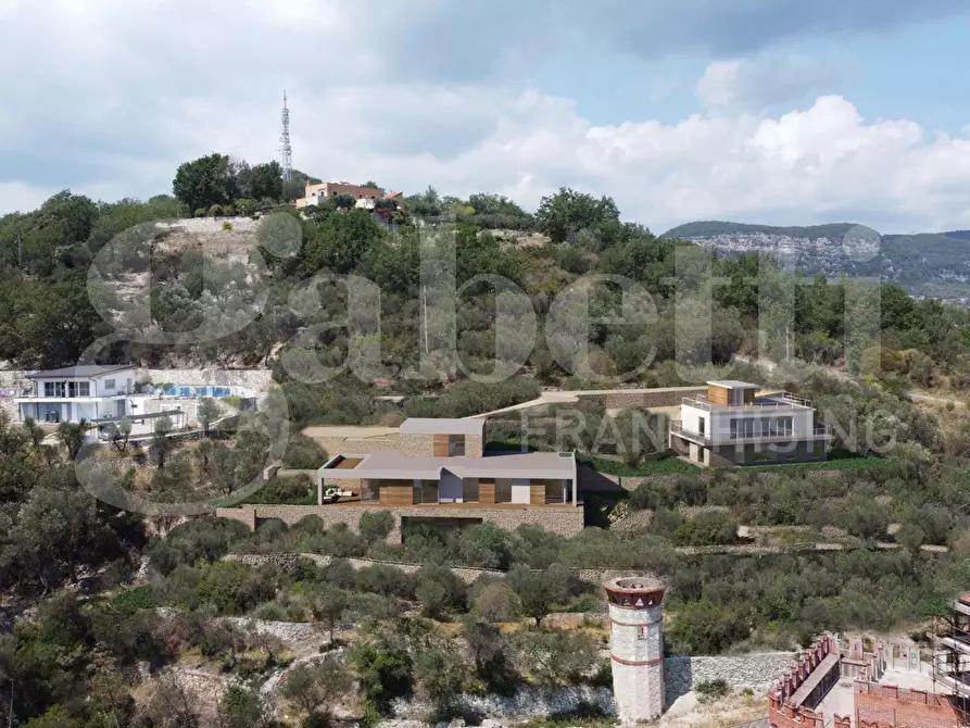 Immagine 1 di Villa in vendita  in Via Belvedere a Finale Ligure