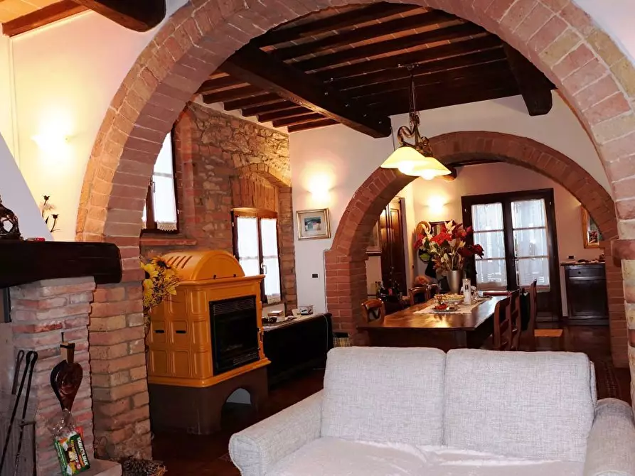 Immagine 1 di Villa in vendita  in Via Trasimeno II a Castiglione Del Lago