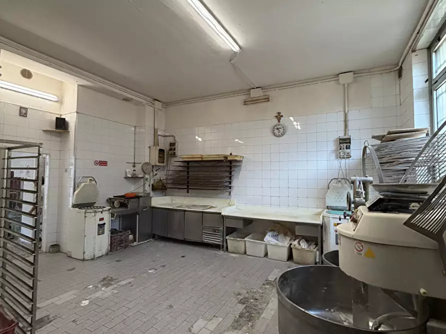 Immagine 10 di Negozio in vendita  in Via Melchiorre Delfico, 20 a Milano