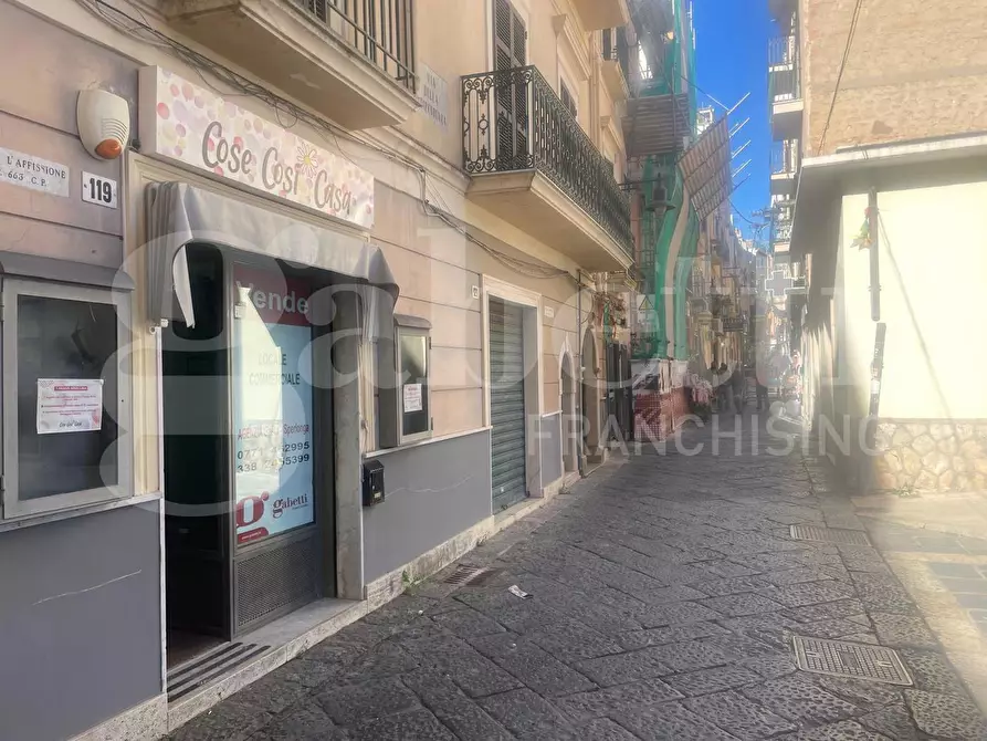 Immagine 10 di Negozio in vendita  in Via Indipendenza, 119 a Gaeta