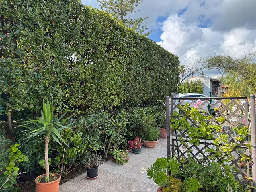 Immagine 1 di Villa in vendita  in Via DELLE MUSE a Siracusa