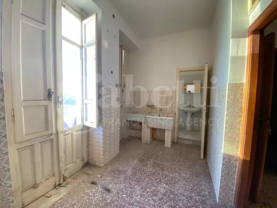Immagine 11 di Palazzo in vendita  in Via marsala, 16 a Pachino