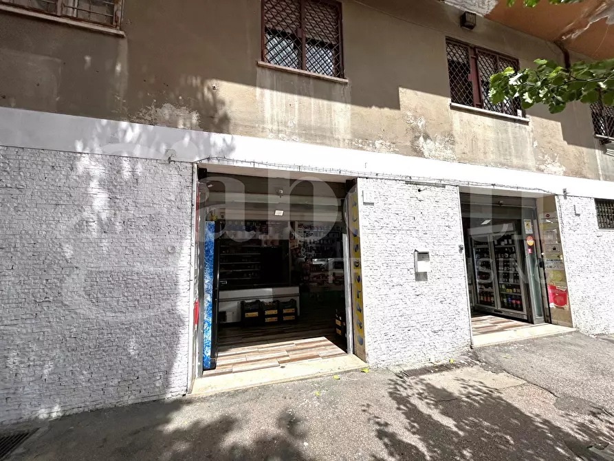 Immagine 4 di Attività commerciale in vendita  in Via Fonte Buono, 13/15 a Roma