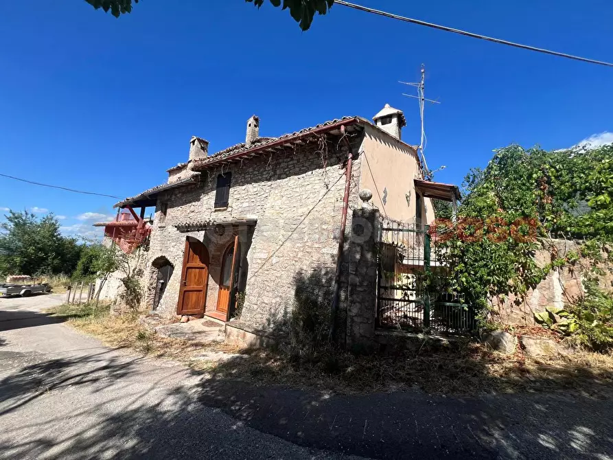 Immagine 4 di Casa bifamiliare in vendita  in Via frazione Cerqueto a Spoleto