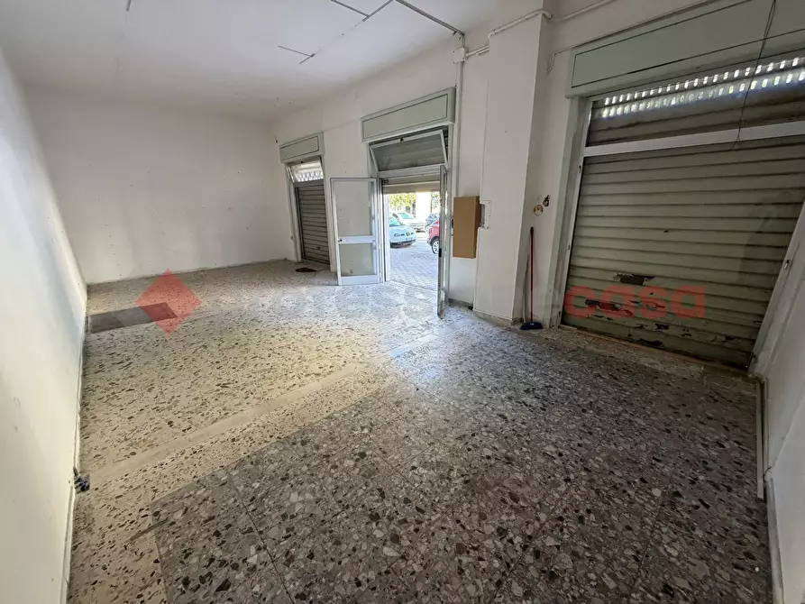 Immagine 10 di Negozio in affitto  in Via Pierantoni, snc a Santa Maria Capua Vetere