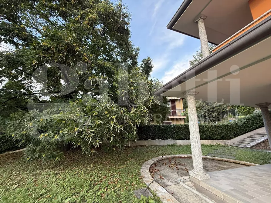 casa indipendente in vendita ad Erba