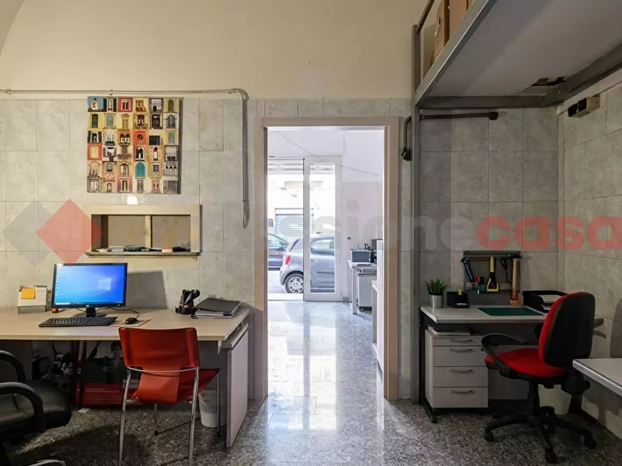 Immagine 7 di Negozio in vendita  in Via POLIGNANI a Monopoli