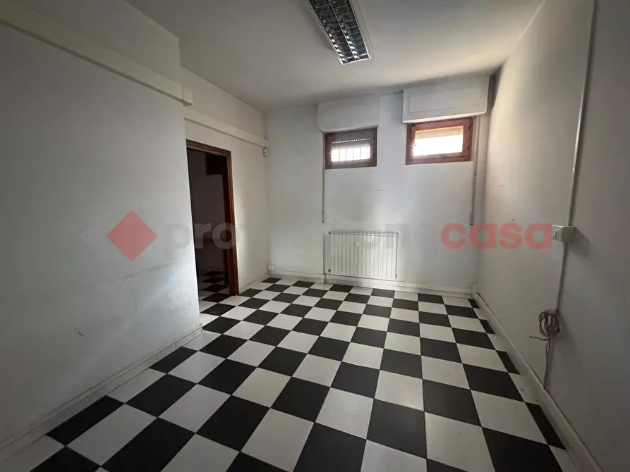 Immagine 11 di Negozio in affitto  in Via MARIO MOROSI, 24/26/28 a Firenze