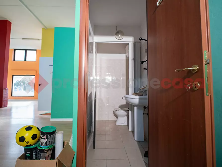 Immagine 11 di Attività commerciale in vendita  in Via Osteria della Fontana, 11 a Anagni