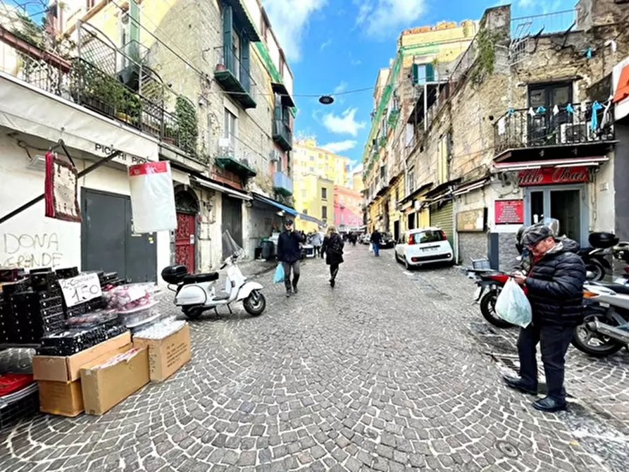 Immagine 8 di Negozio in vendita  in Via Annella di Massimo a Napoli
