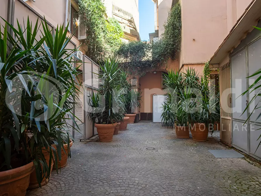 Immagine 40 di Negozio in vendita  in Piazza Annunziata, 12 a Marigliano