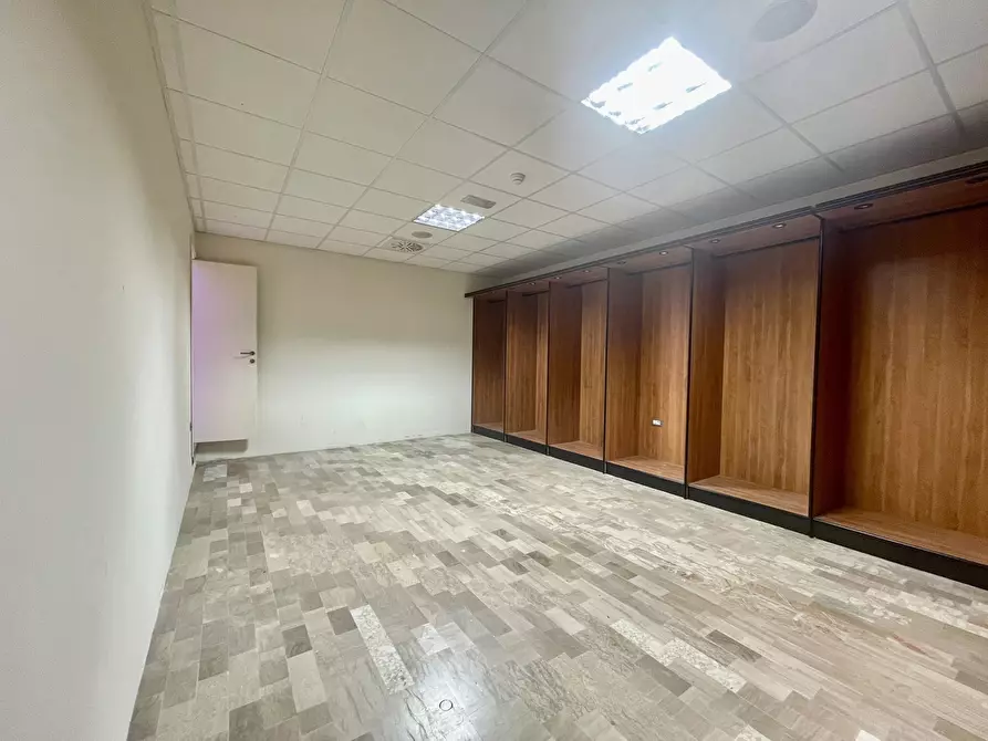 Immagine 9 di Negozio in affitto  in Strada Settevalli, 925 a Perugia