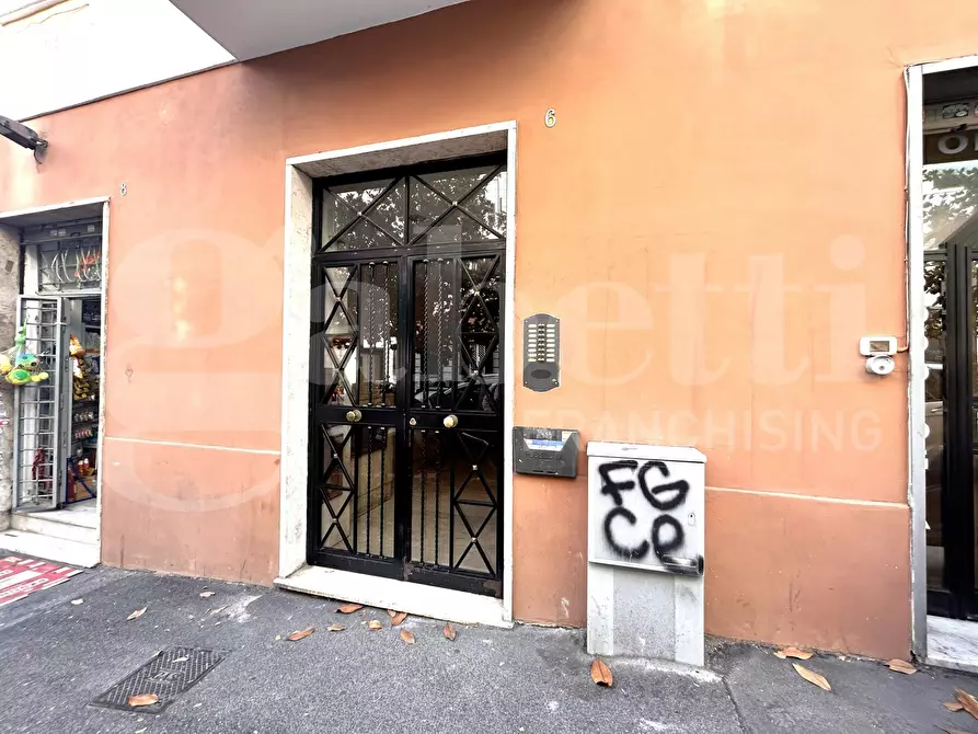 Immagine 2 di Magazzino in vendita  in Via Foligno, 6 a Roma