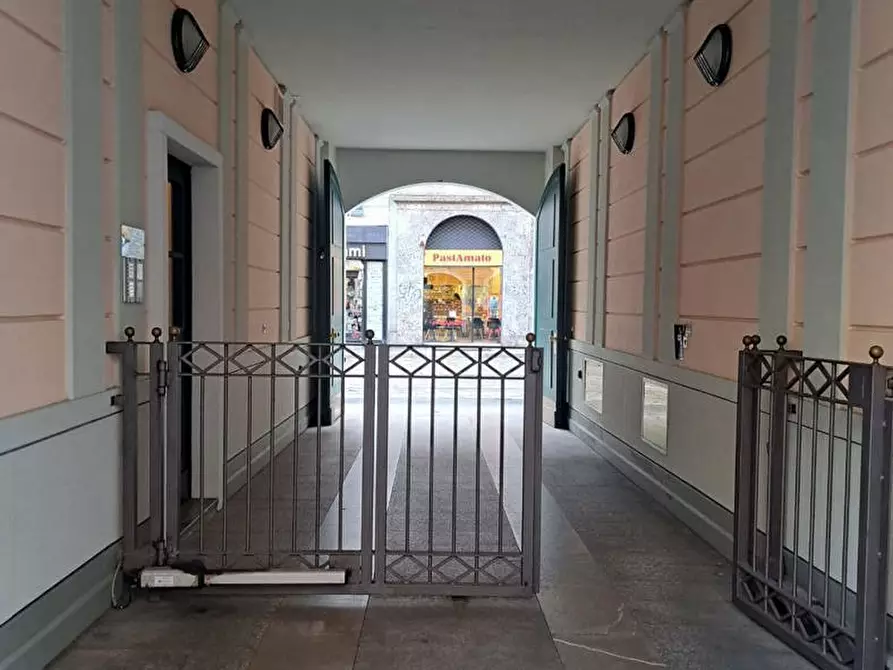 Immagine 13 di Box auto in vendita  in Corso di porta Romana, 55 a Milano