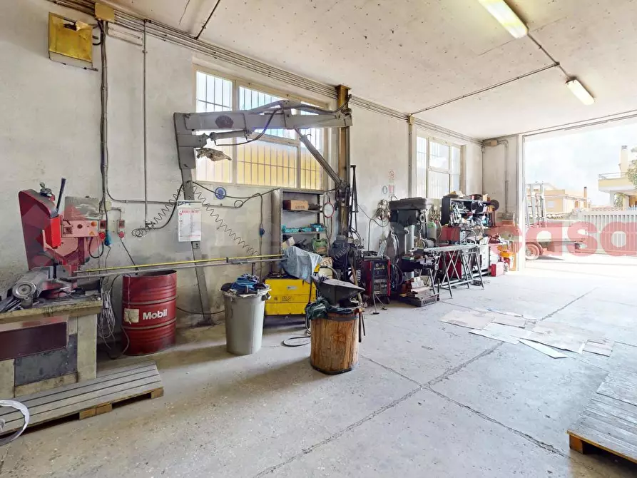 Immagine 9 di Laboratorio in affitto  in Via Roccalbegna, 13 a Roma